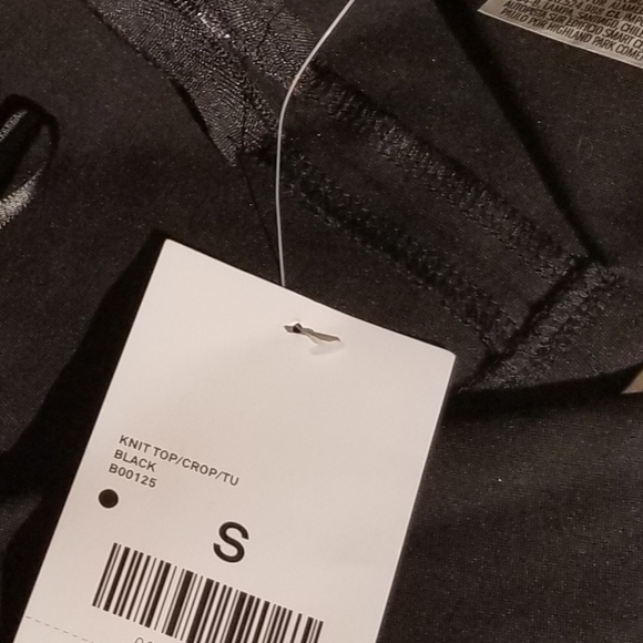 BNWT Versatile Black Top size small - Picture 8 of 8